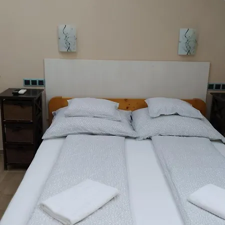 Erika Vendeghaz 3* Mogyoród